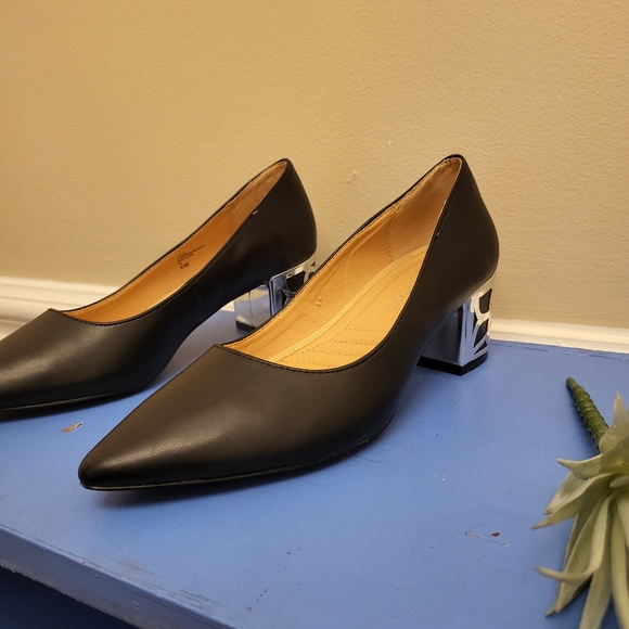 Vegan leather cutout pumps LNWB Floral Accent Heels - Picture 6 of 7